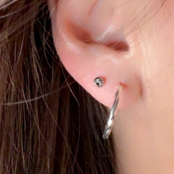 Sterling Silver Knot Ear Stud 3.5mm - Picture 7 of 7